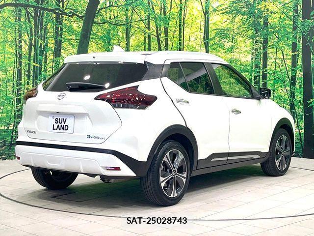 Nissan KICKS 2021-06 6994658-16