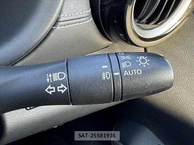 Nissan KICKS 2021-07 7059082-22