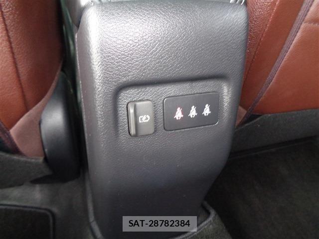 Nissan KICKS 2023-07 7059076-13
