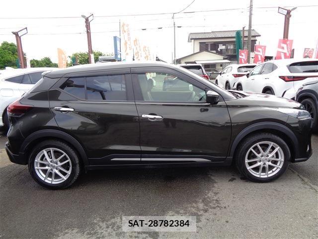 Nissan KICKS 2023-07 7059076-3