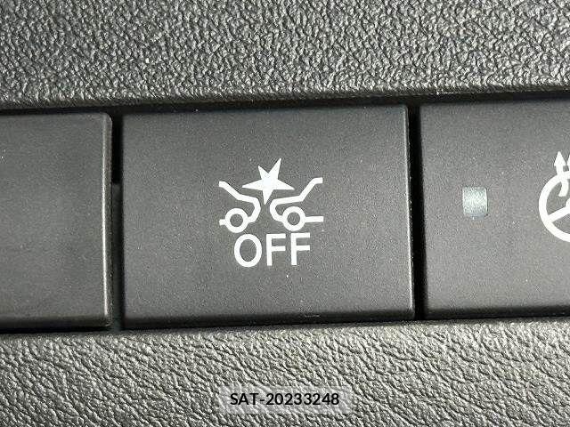 Nissan KICKS 2021-07 7220425-13