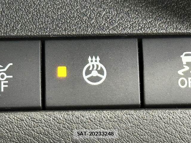 Nissan KICKS 2021-07 7220425-7