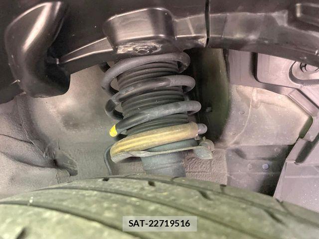 Nissan KICKS 2021-04 7220418-19