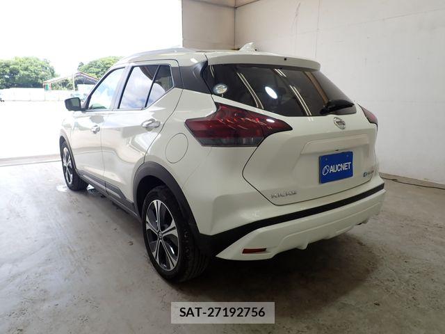 Nissan KICKS 2021-06 7220429-2