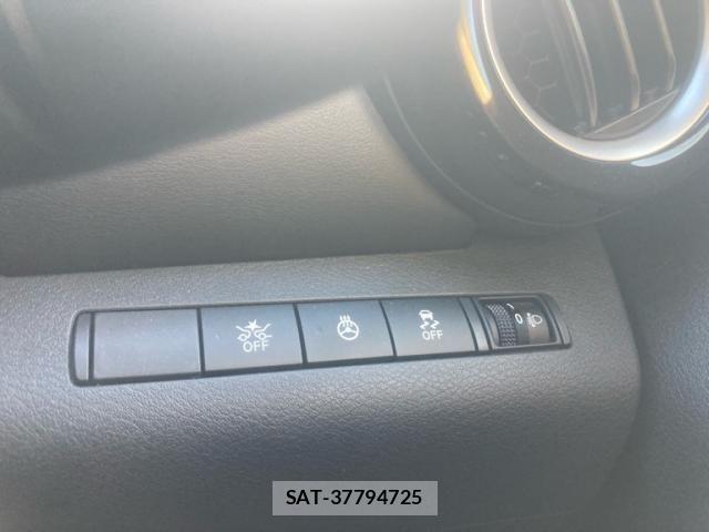 Nissan KICKS 2023-11 7220442-16