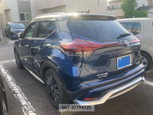 Nissan KICKS 2023-11 7220442-3