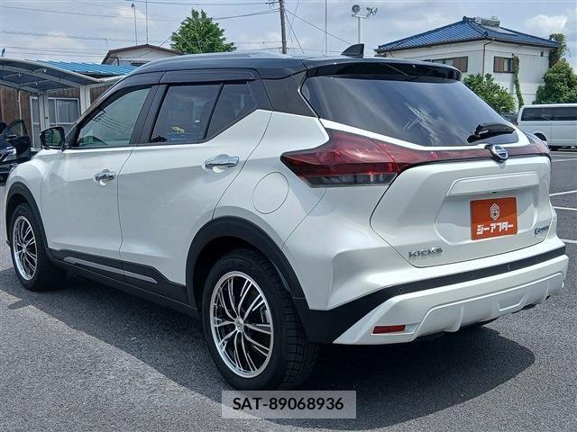 Nissan KICKS 2023-11 7220441-22