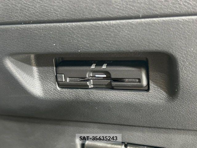 Nissan KICKS 2021-10 7272137-5