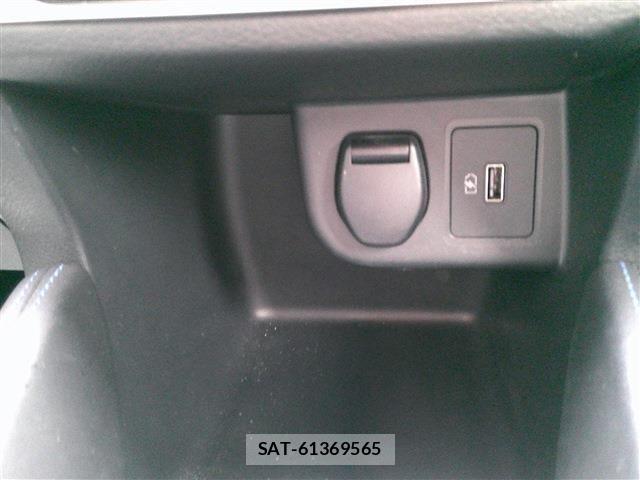 Nissan KICKS 2021-05 7327779-11