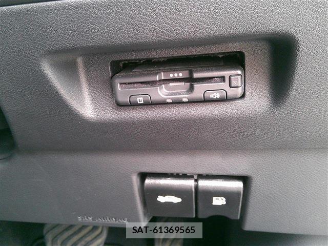 Nissan KICKS 2021-05 7327779-7
