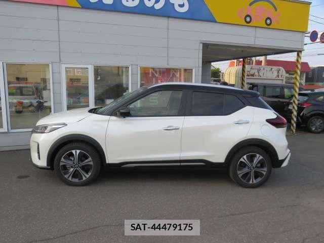 Nissan KICKS 2025-10 7327773-24