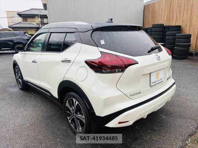 Nissan KICKS 2021-08 7327788-18