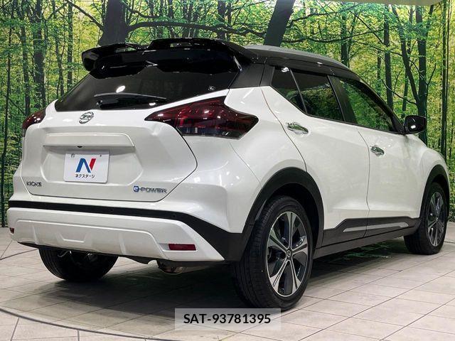 Nissan KICKS 2021-05 7358315-16