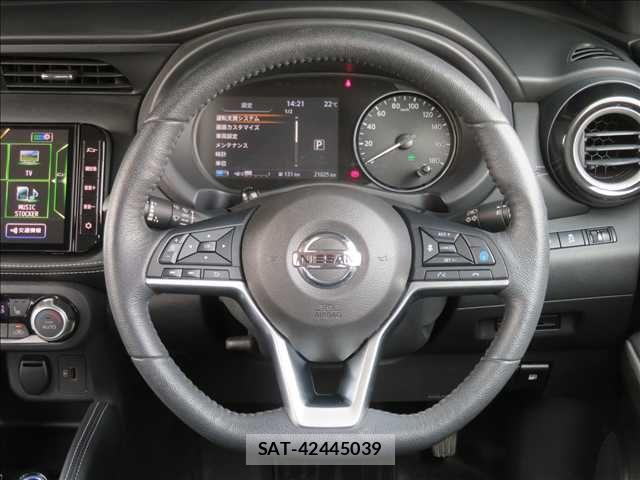 Nissan KICKS 2021-06 7455195-9