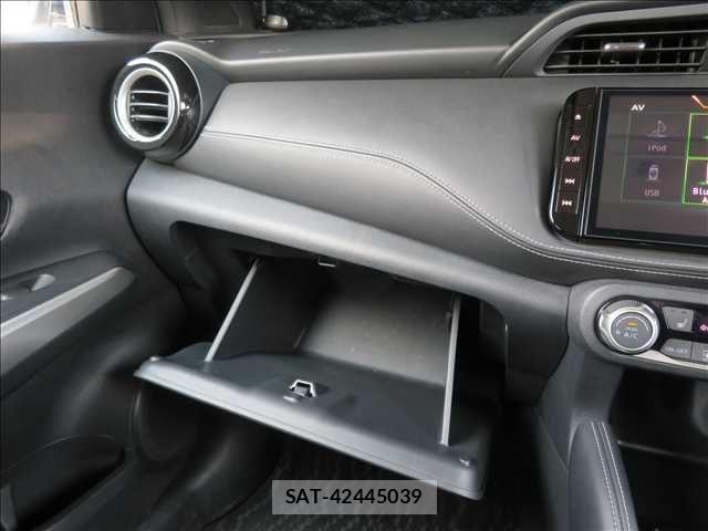 Nissan KICKS 2021-06 7455195-12