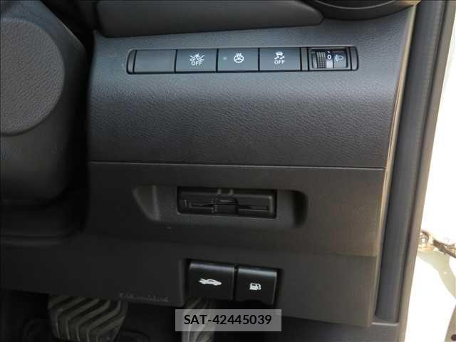 Nissan KICKS 2021-06 7455195-13