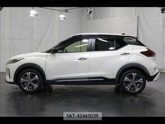 Nissan KICKS 2021-06 7455195-14
