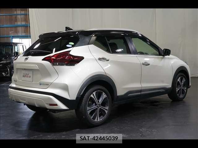 Nissan KICKS 2021-06 7455195-8