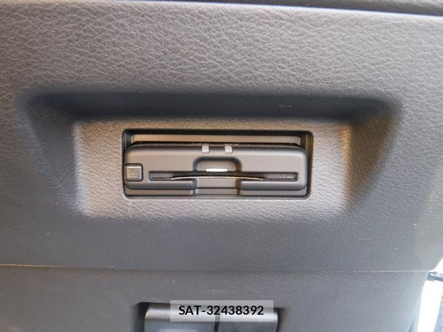 Nissan KICKS 2021-06 7508930-18