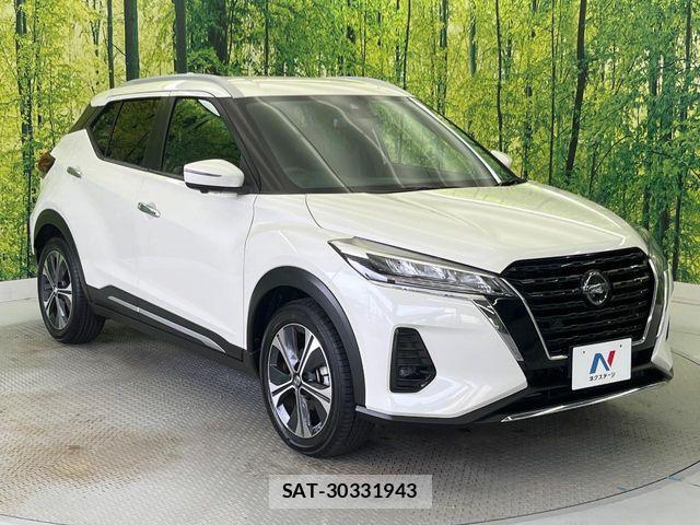 Nissan KICKS 2021-05 7501112-16