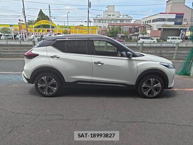 Nissan KICKS 2020-10 7501115-9