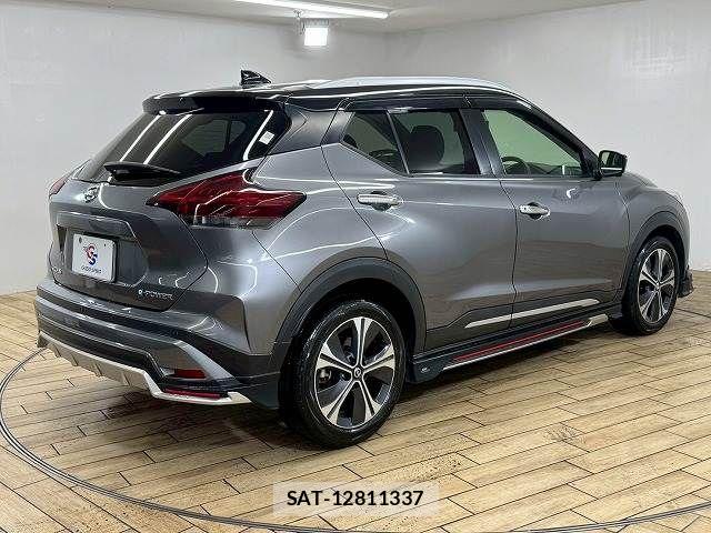 Nissan KICKS 2021-10 7501106-15