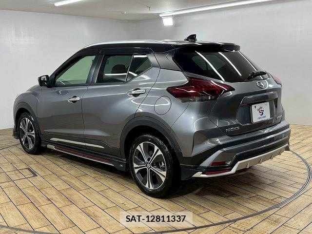 Nissan KICKS 2021-10 7501106-16