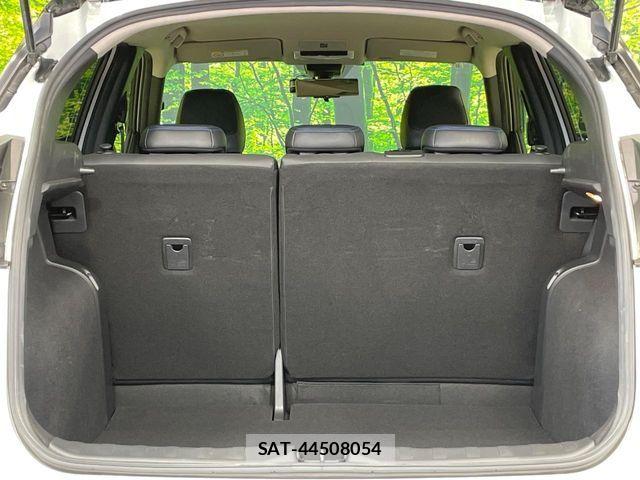 Nissan KICKS 2021-08 7617398-9
