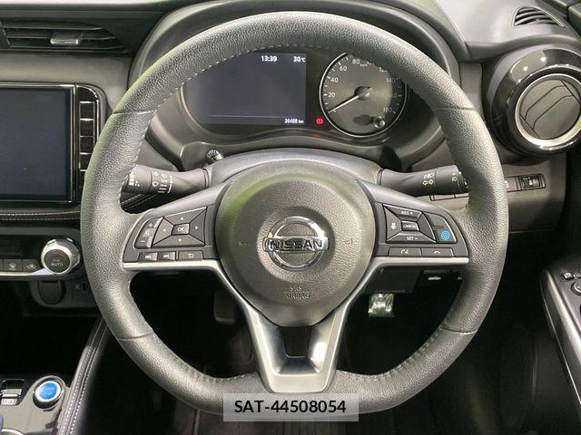 Nissan KICKS 2021-08 7617398-10