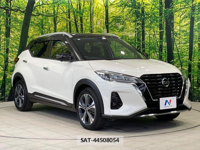 Nissan KICKS 2021-08 7617398-15