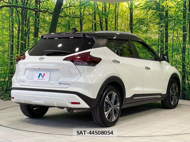 Nissan KICKS 2021-08 7617398-16