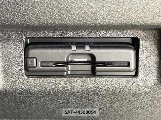 Nissan KICKS 2021-08 7617398-5