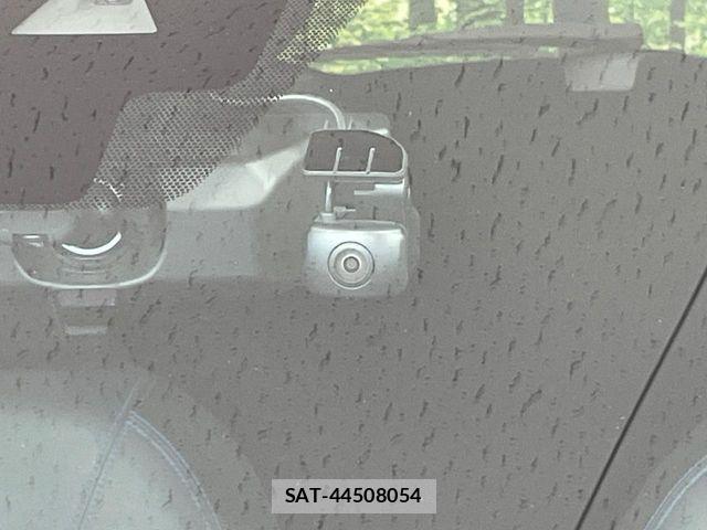 Nissan KICKS 2021-08 7617398-6