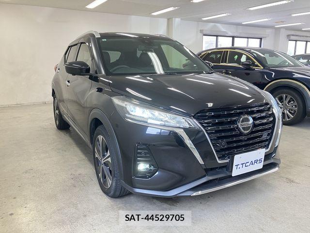 Nissan KICKS 2021-06 7877118-21