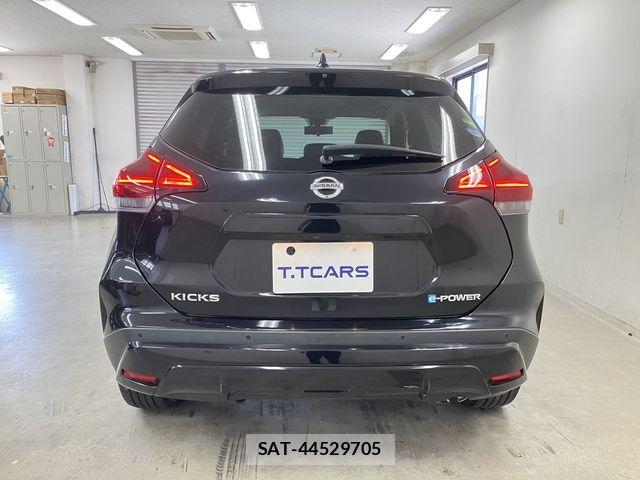 Nissan KICKS 2021-06 7877118-25