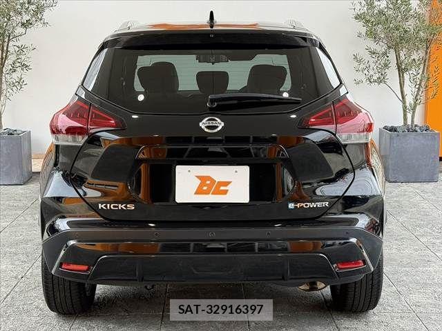 Nissan KICKS 2023-03 7877116-13