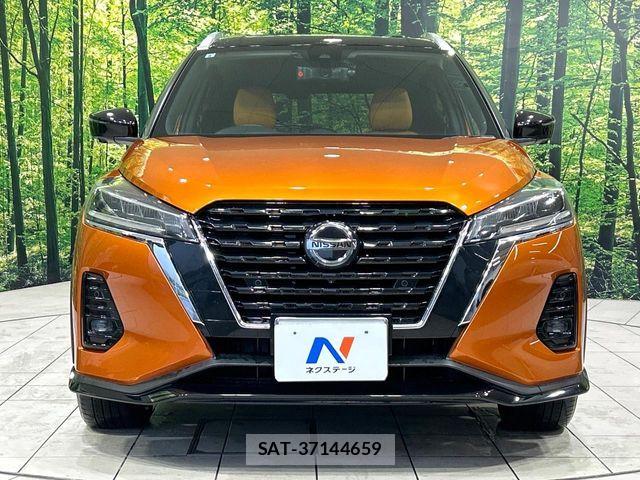 Nissan KICKS 2021-08 7877119-13