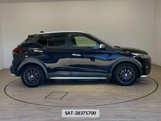 Nissan KICKS 2021-05 7962261-16