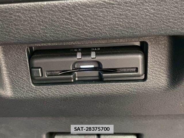 Nissan KICKS 2021-05 7962261-8