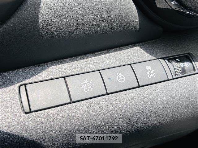 Nissan KICKS 2021-06 8036236-6
