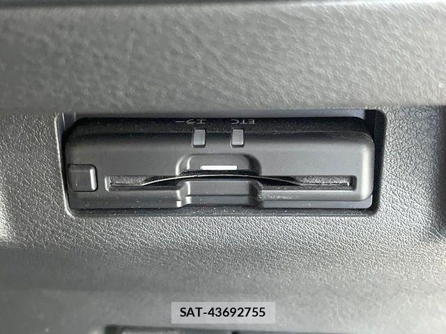Nissan KICKS 2021-03 8130867-7