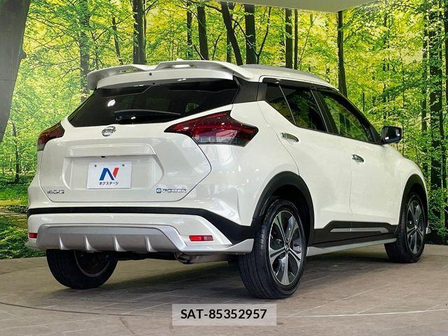 Nissan KICKS 2021-06 8145988-16