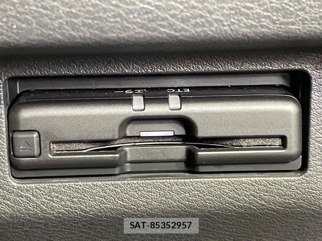 Nissan KICKS 2021-06 8145988-6
