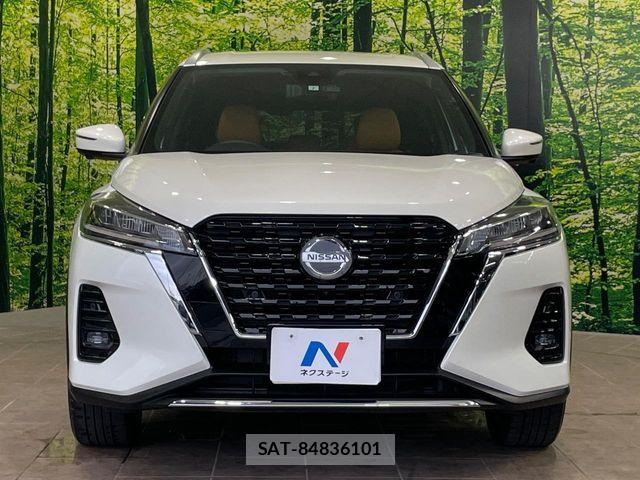 Nissan KICKS 2021-07 8208119-13