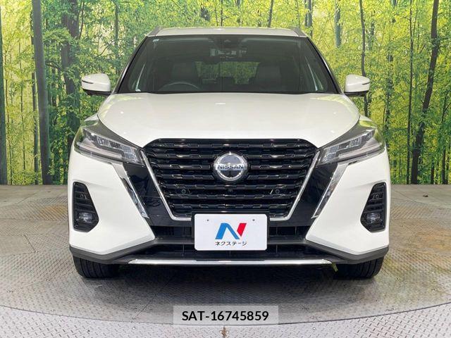 Nissan KICKS 2023-12 8208113-13
