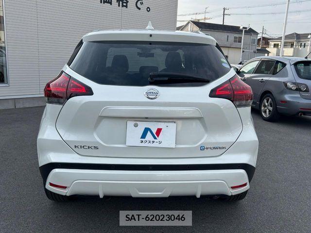 Nissan KICKS 2021-01 8208120-15