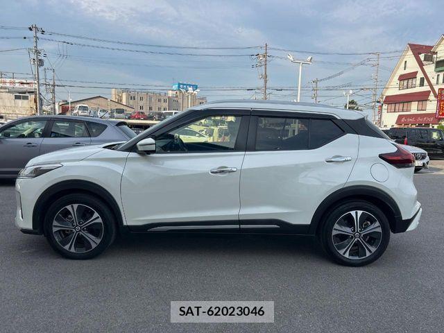 Nissan KICKS 2021-01 8208120-17