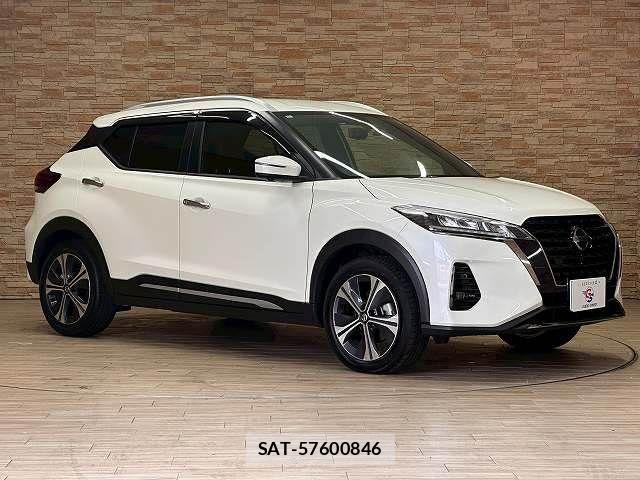 Nissan KICKS 2023-11 8230502-14