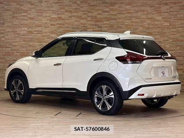 Nissan KICKS 2023-11 8230502-15
