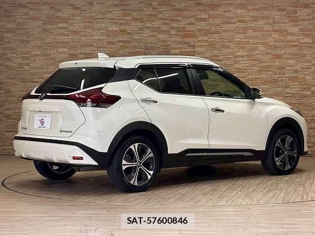 Nissan KICKS 2023-11 8230502-16